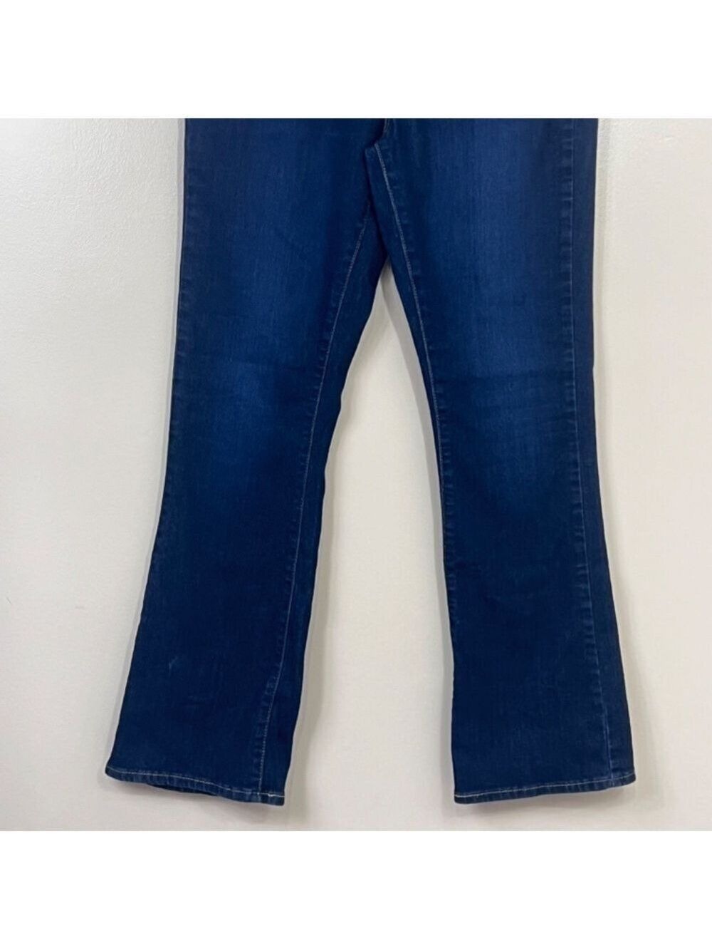 Levi's Blue Women's Jeans Sz 10 Mid-Rise Bootcut Denim 30W 32L - Picture 4 of 15